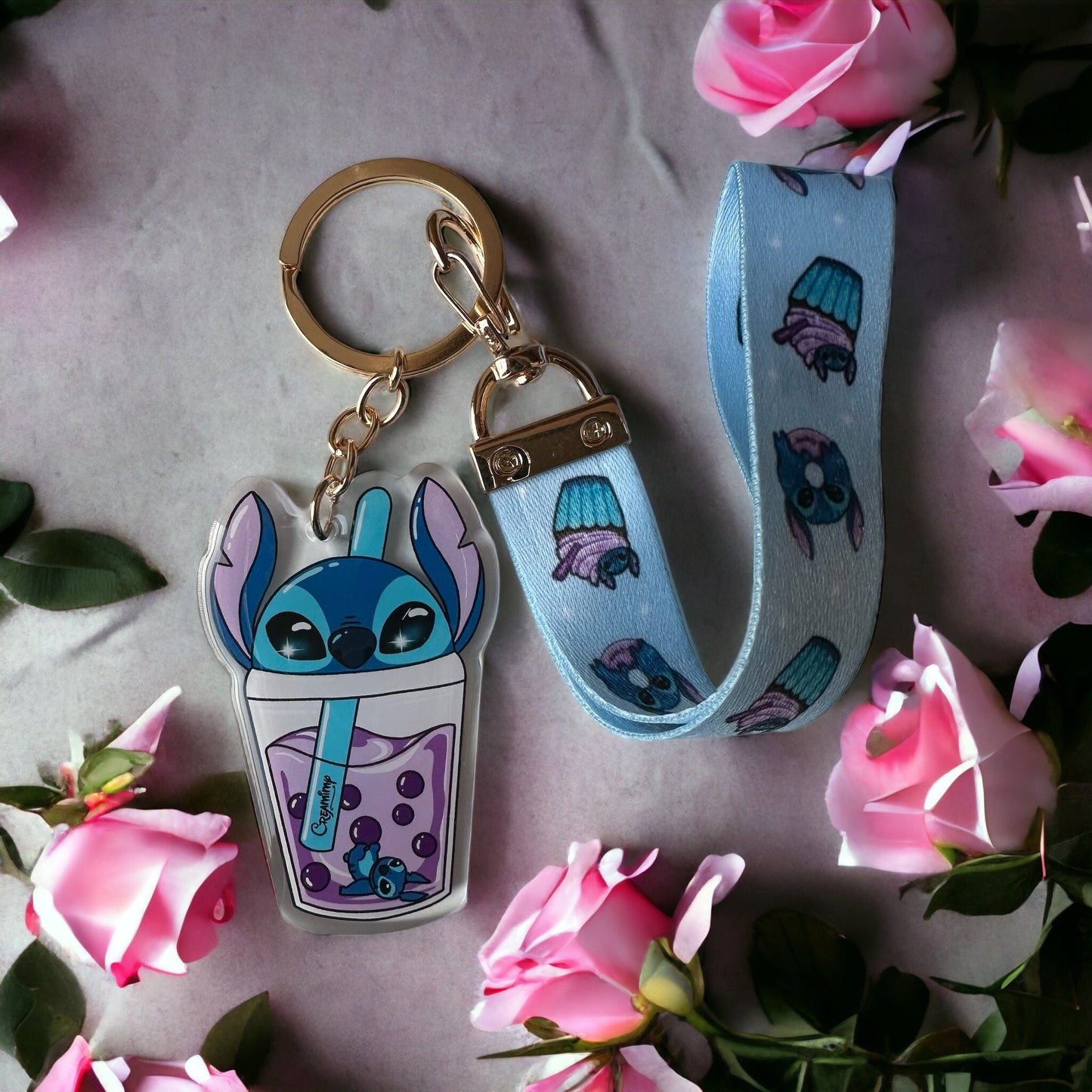 Porte clé bubble tea stitch avec lanière bleu